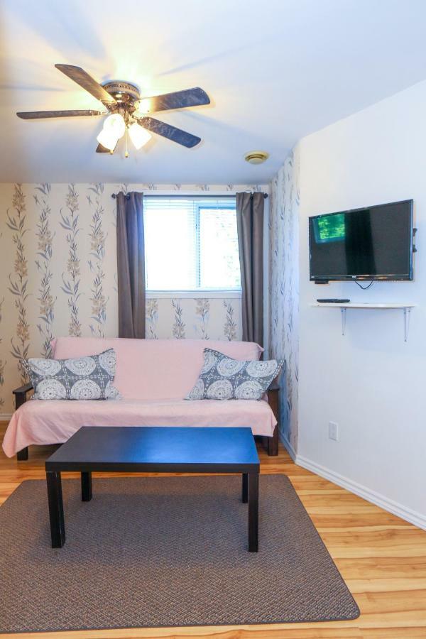 Cedar Drive Inn Crysler Екстериор снимка