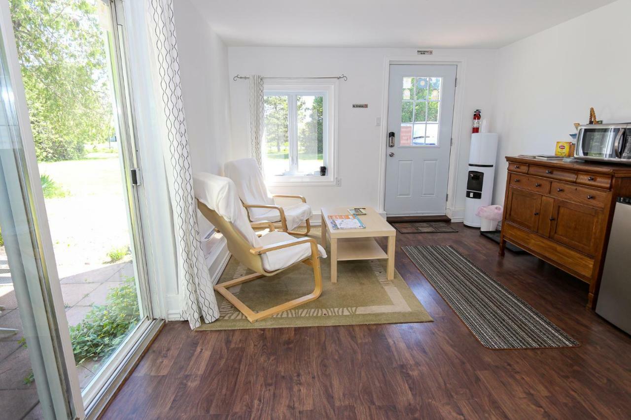 Cedar Drive Inn Crysler Екстериор снимка